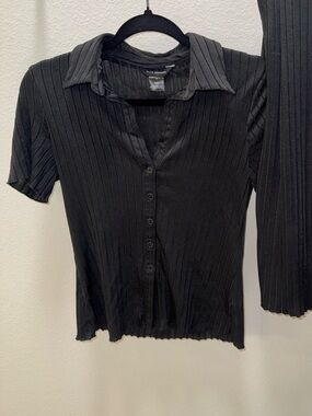 Club Monaco Black Ribbed Short Sleeve Button-Up Top